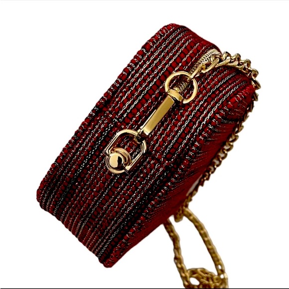 NEW CHANEL Crossbody Bag Holiday COMPLETE with the Chanel Lipgloss Trio - Picture 9 of 11